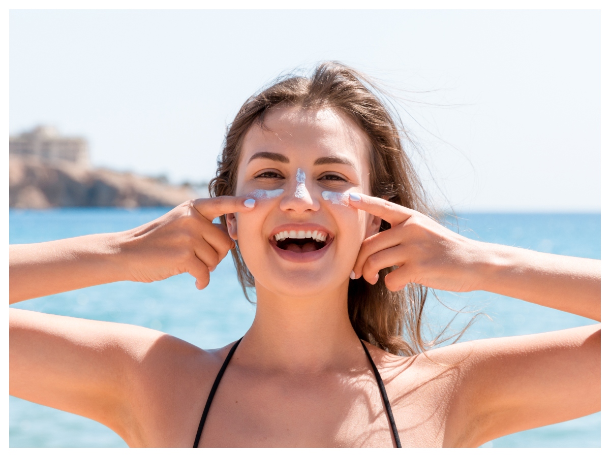 Sunscreen contouring: το hack που είναι παντού στο TikTok αλλά πόσο ασφαλές είναι;