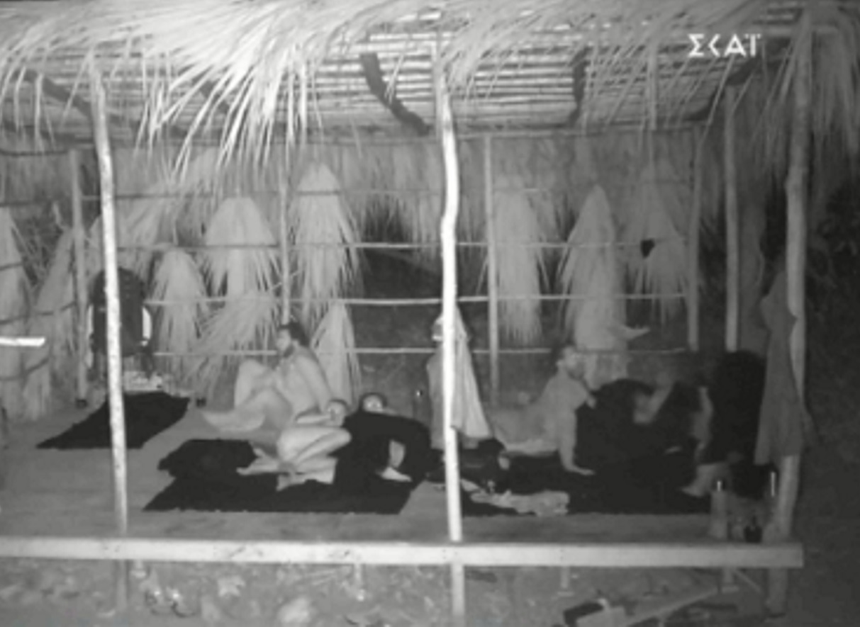 Survivor: Τρόμος στην καλύβα από την επίσκεψη ενός βατράχου – Δάκρυσε από τα γέλια το twitter