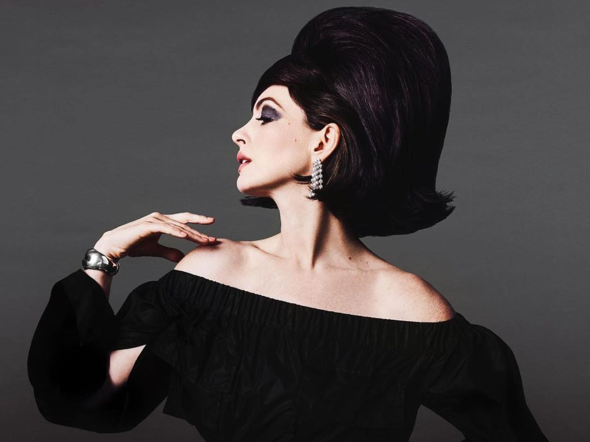 H Anne Hathaway με αυτό το editorial μόδας επιστρέφει στα 60s