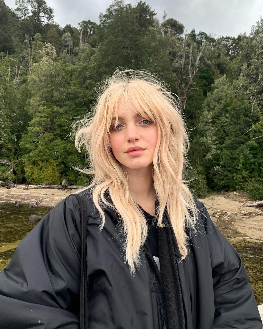 wolf cut female curly hair