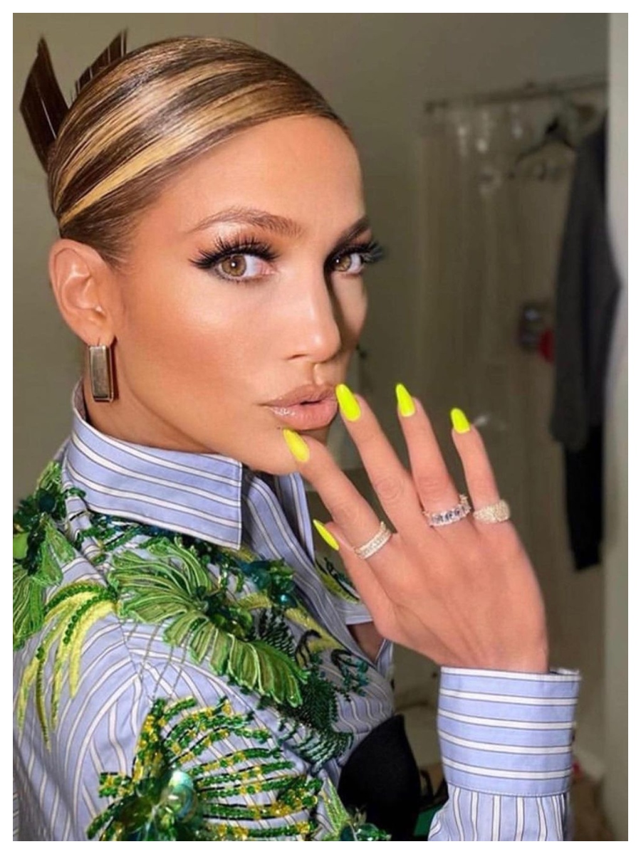 O nail artist της JLO μας δείχνει το αγαπημένο του μανικιούρ για καλοκαίρι