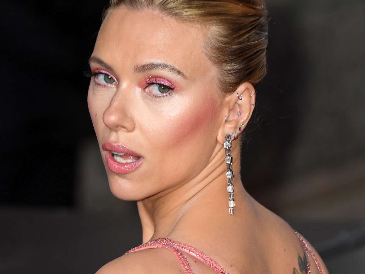 H Scarlett Johansson ετοιμάζει τη δική της εταιρεία skincare