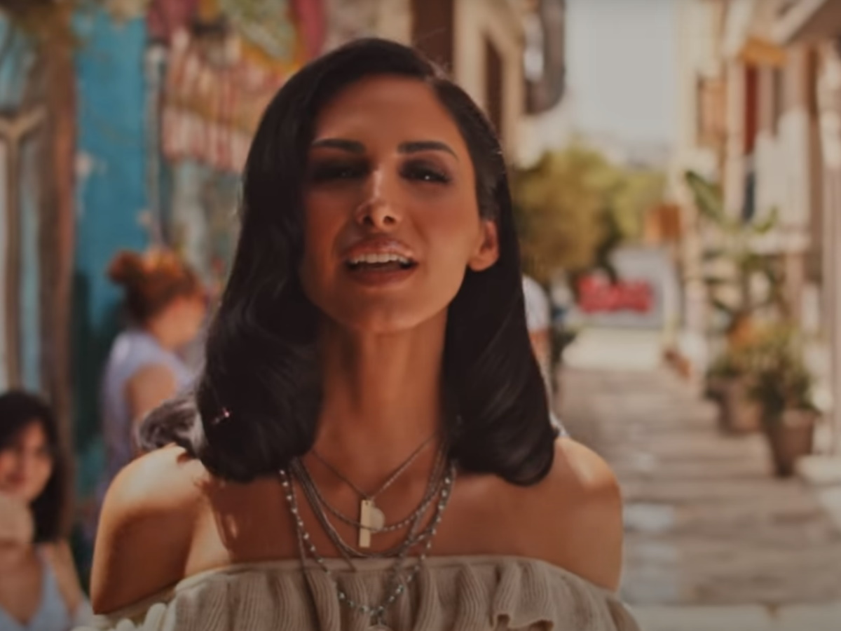 Λένα Ζευγαρά: Βάζει “κάρμα” στο καλοκαίρι με το νέο της hit και music video