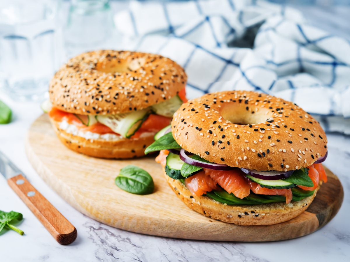 Συνταγή για γρήγορο Bagel με σολομό και τυρί κρέμα