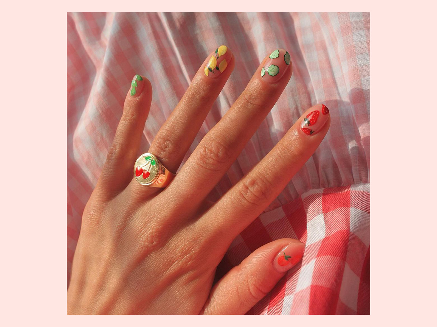 Strawberries, cherries… Τα φρούτα πρωταγωνιστούν στο nail art αυτό το καλοκαίρι!