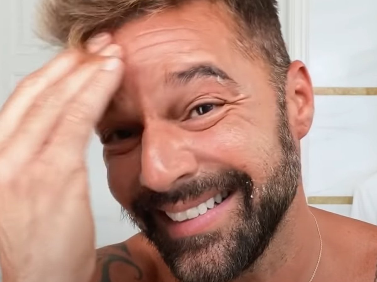 O Ricky Martin εφαρμόζει στο πρόσωπό του το μυστικό των Αγγέλων της Victoria Secret!