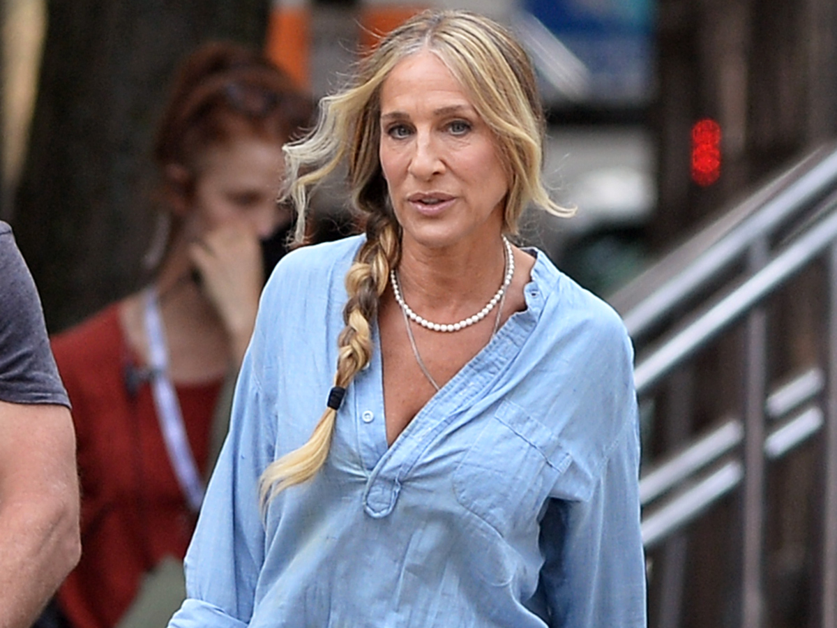 Μόνο η Sarah Jessica Parker θα συνδύαζε έτσι το γαλάζιο πουκάμισο