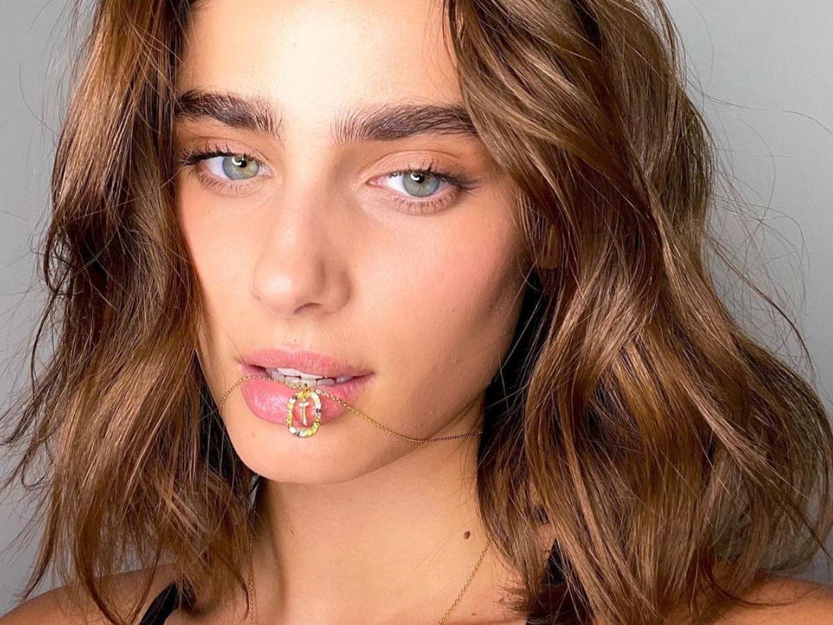 Το καρέ της Taylor Hill στις Κάννες είναι ο λόγος να κλείσεις ραντεβού με τον κομμωτή σου