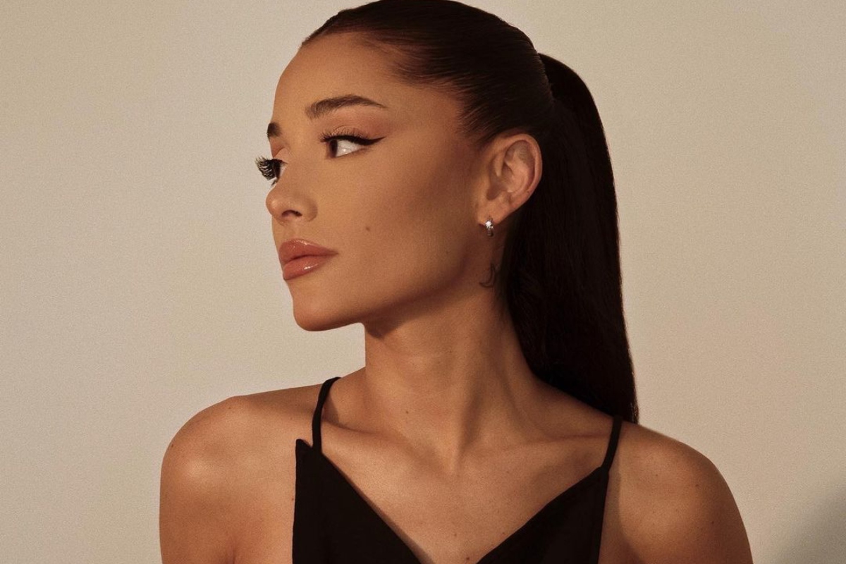 Η Ariana Grande λανσάρει beauty σειρά και οι fans ουρλιάζουν από ενθουσιασμό