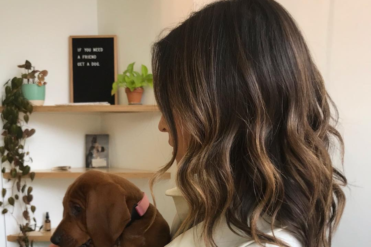 Dark Balayage: Είναι huge trend και κατάλληλο για εσένα που αποφεύγεις τις δραματικές αλλαγές