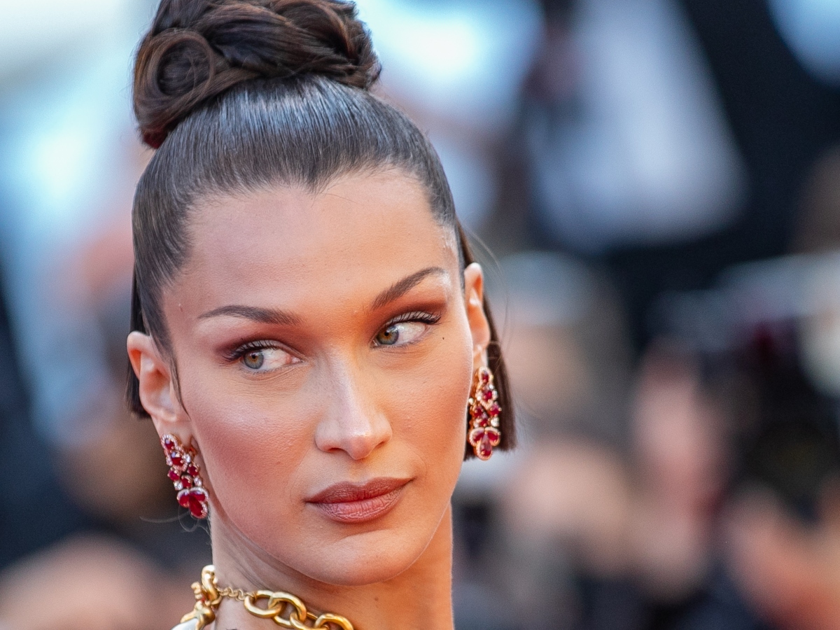 Η Bella Hadid με τα πιο περίεργα μαλλιά που την έχουμε δει ποτέ