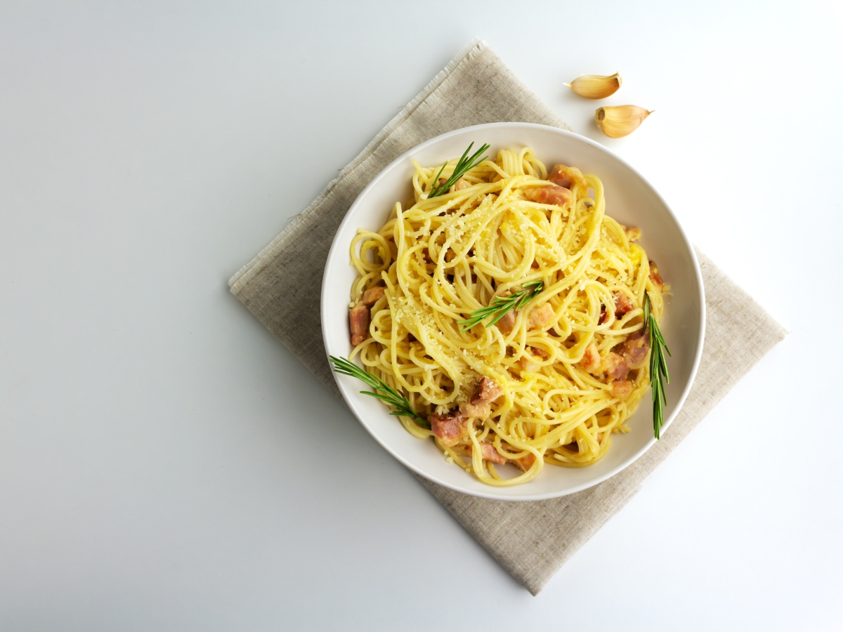 Συνταγή για ελαφριά καρμπονάρα με τυρί κρέμα