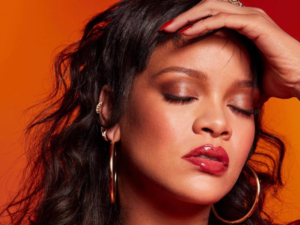 Τα Fenty Beauty έκαναν την Rihanna δισεκατομμυριούχο σύμφωνα με το Forbes!