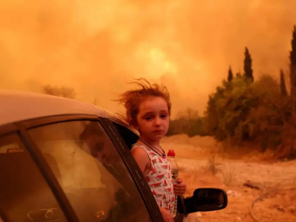 Φωτιά Εύβοια: Η ιστορία πίσω από τη συγκλονιστική φωτογραφία της μικρής Βαλεντίνας