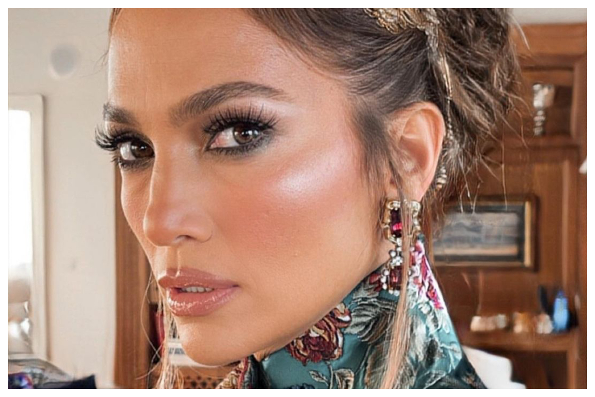 H JLo στο Φεστιβάλ Βενετίας υμνεί το nude beauty look