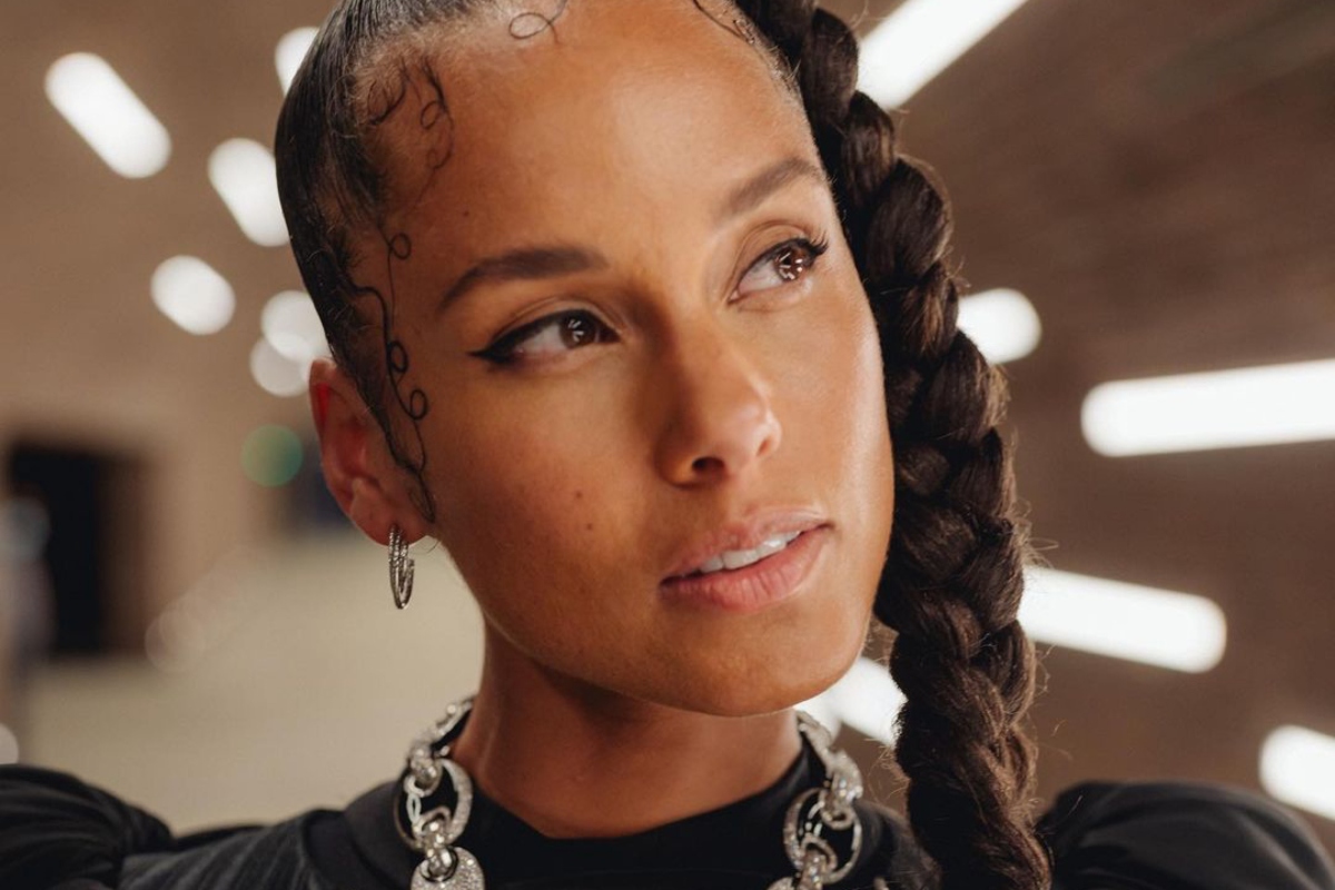 H Alicia Keys υιοθετεί το πιο δημοφιλές hair trend των 90’s που θα σου θυμίσει πολλά