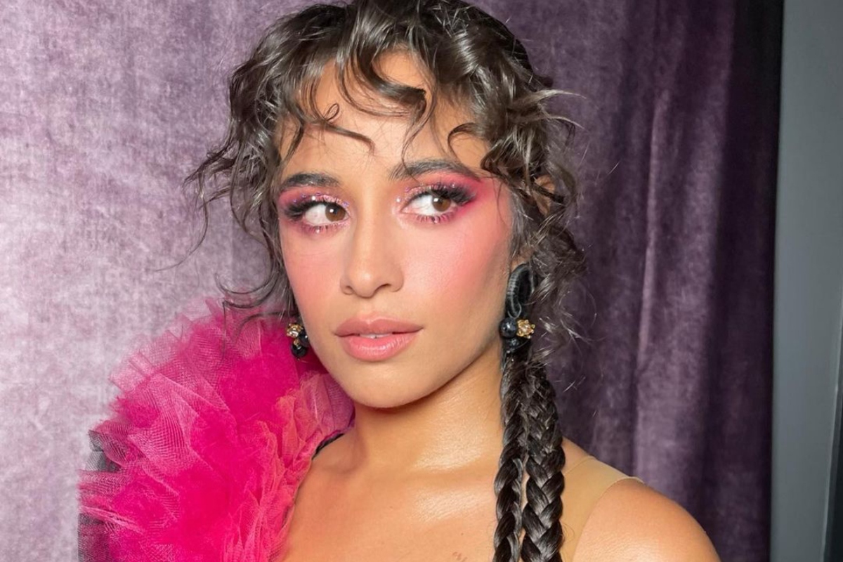 H Camila Cabello υιοθέτησε ήδη το μεγαλύτερο make up trend της Άνοιξης