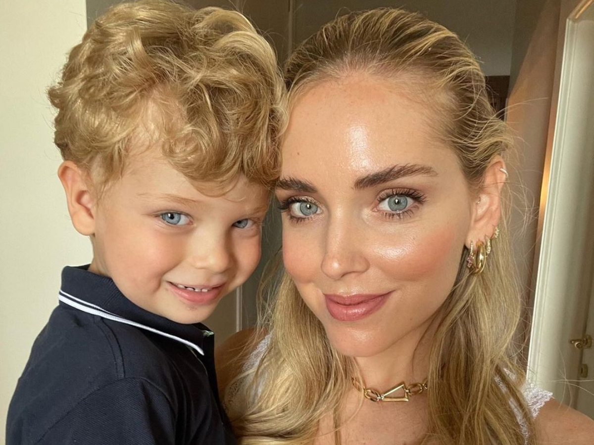 Η Chiara Ferragni σε φθινοπωρινή matchy matchy εμφάνιση με τον γιο της