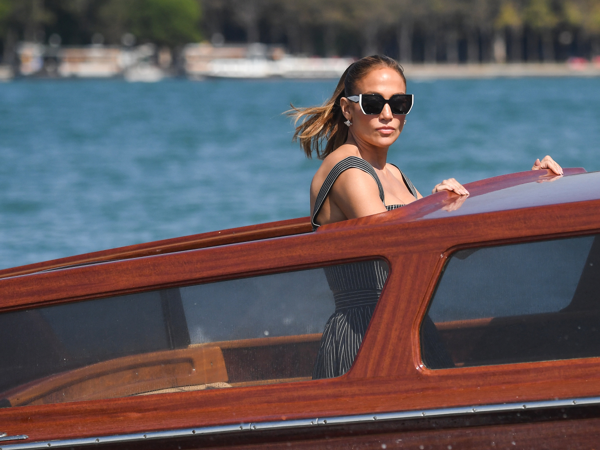 H Jennifer Lopez με άψογο στιλ στην Βενετία