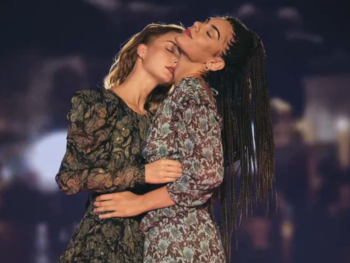 GNTM: Η ρομαντική σκηνή Ραφαέλας και Μελίνας στην πρώτη δοκιμασία αποχώρησης