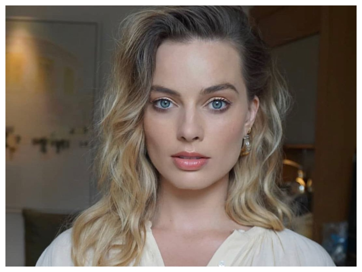 Margot Robbie: Αυτή είναι η beauty συνήθεια που ευθύνεται για το τέλειο δέρμα της