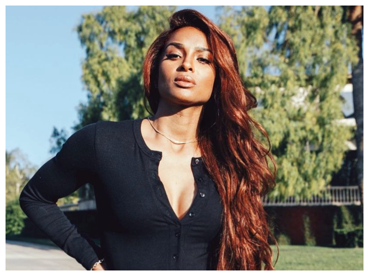 Το updo της Ciara είναι messy, chic, exotic και η καλύτερη ιδέα αν δεν προλαβαίνεις να λουστείς
