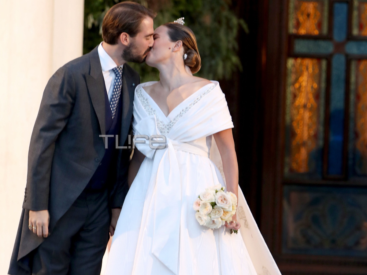 Γάμος Φίλιππος – Νίνα Φλορ: Το φιλί του ζευγαριού μετά τον γάμο τους