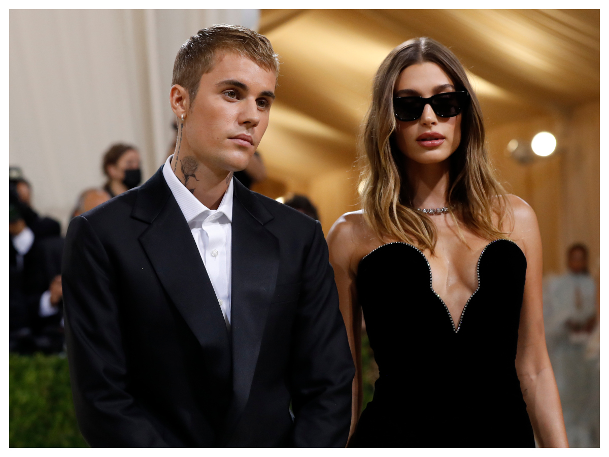 Μαύρο φόρεμα: Η Hailey Bieber φόρεσε την πιο hot εκδοχή στο Λας Βέγκας