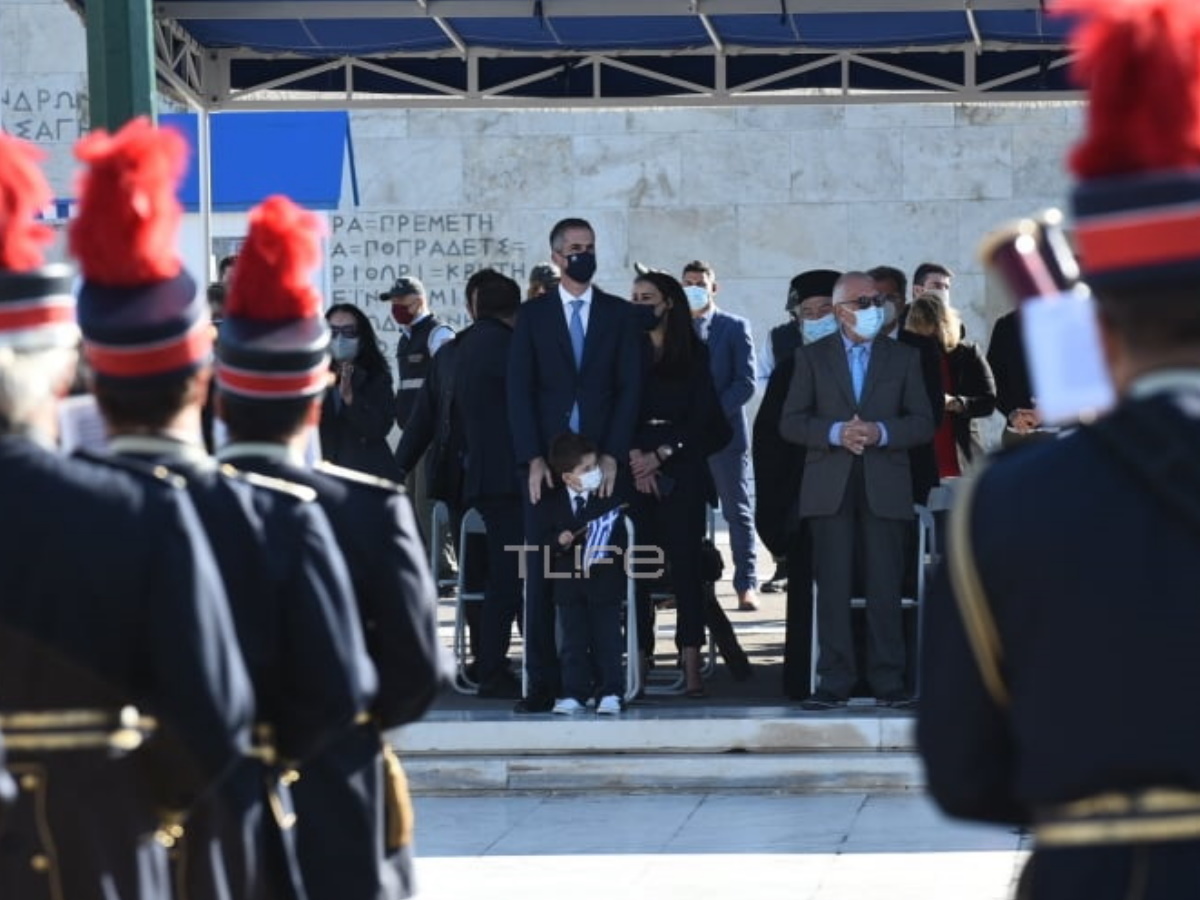 Κώστας Μπακογιάννης: Με τον γιο του Δήμο στη μαθητική παρέλαση της 28ης Οκτωβρίου