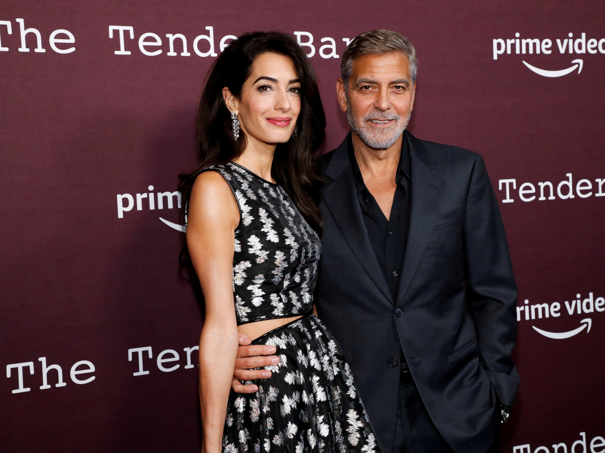 Αmal Clooney: Eντυπωσιακή εμφάνιση στο κόκκινο χαλί μετά από καιρό