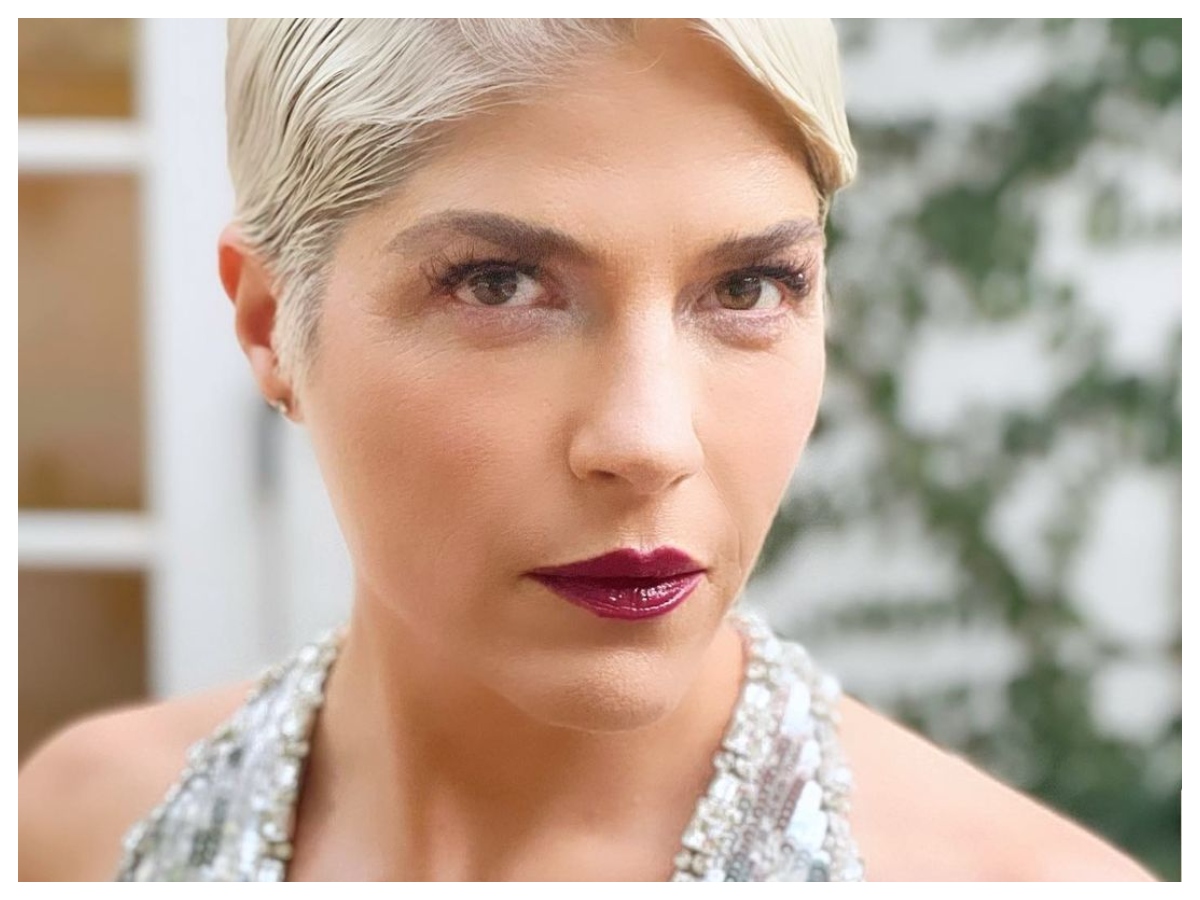 To μακιγιάζ της Selma Blair φέρνει την Άνοιξη μέσα στο Φθινόπωρο