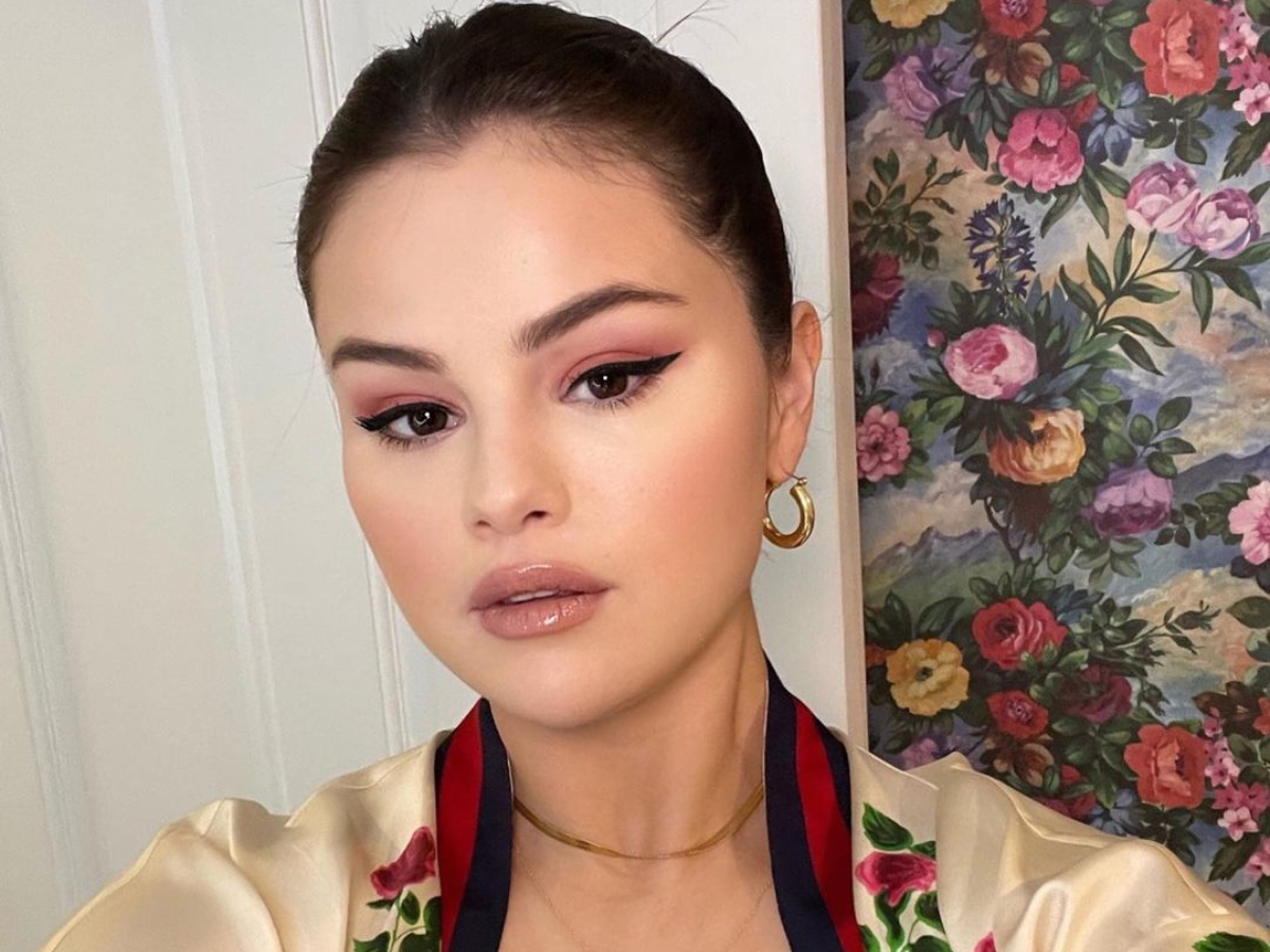 Το κόκκινο μανικιούρ της Selena Gomez έχει ένα απροσδόκητο twist