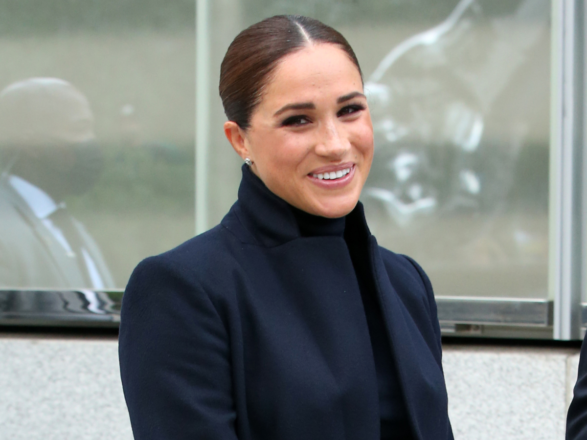 Meghan Markle: Δες πως την έπεισε ο make up artist να υιοθετήσει το απίθανο μοβ cat eye