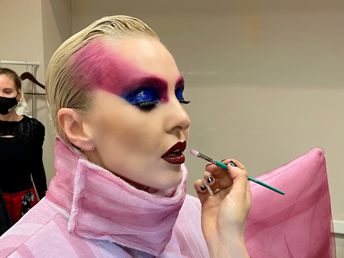 Madwalk 2021: Το μεταμοντέρνο make up της Τάμτα ήταν το πιο συγκλονιστικό της βραδιάς