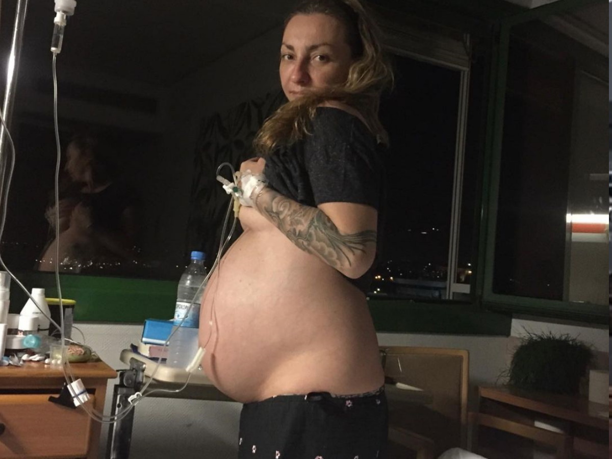 Ρούλα Ρέβη: Φωτογραφίες «γροθιά στο στομάχι» με τα πρόωρα δίδυμα μωρά της