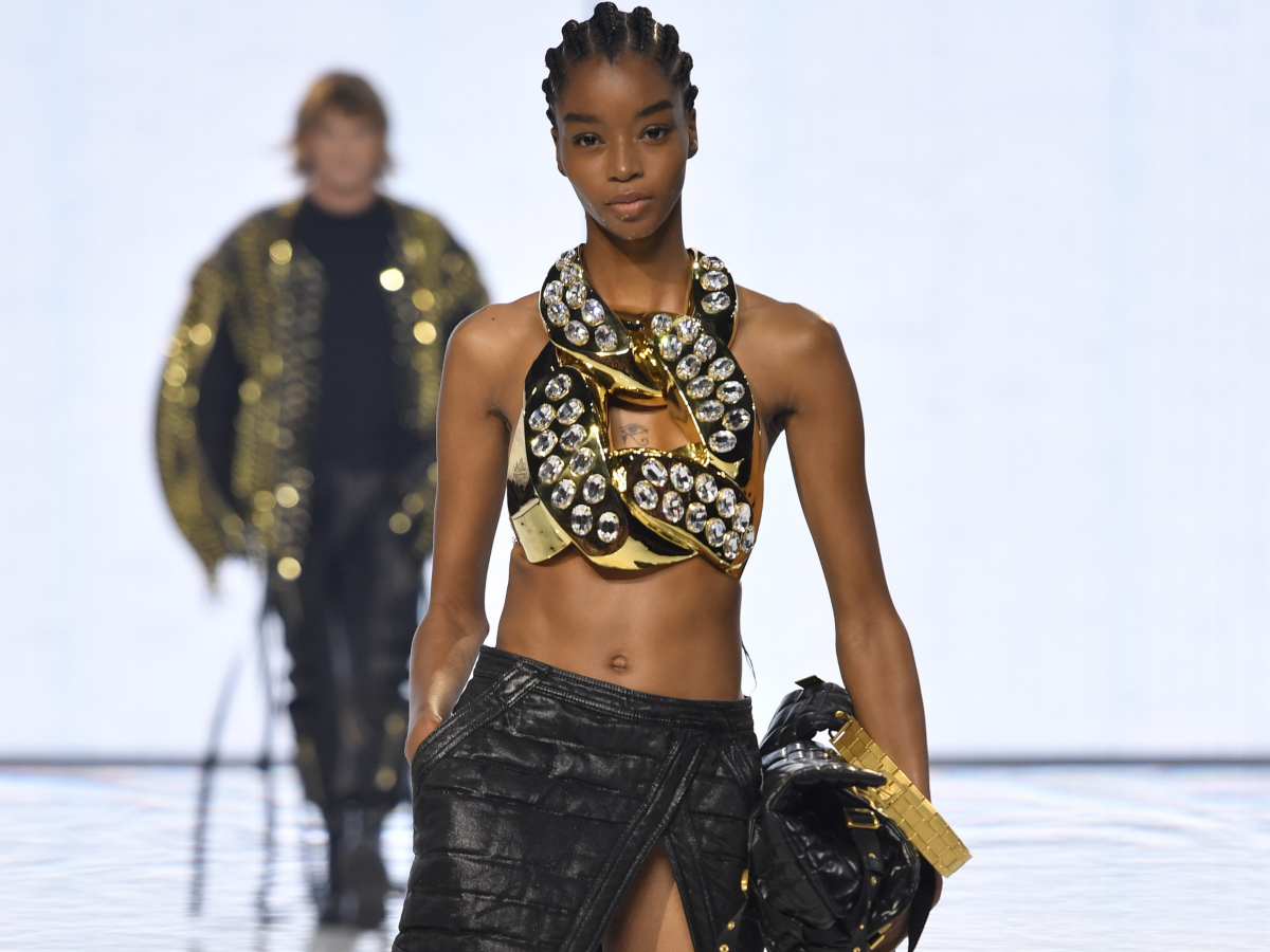 Ποια διάσημη εμφανίστηκε με αυτό το Balmain «γλυπτό» top;