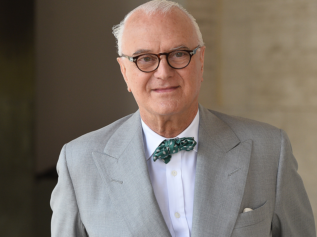 O Manolo Blahnik γιορτάζει τα 50 χρόνια του οίκου με μία «χρυσή» συλλογή