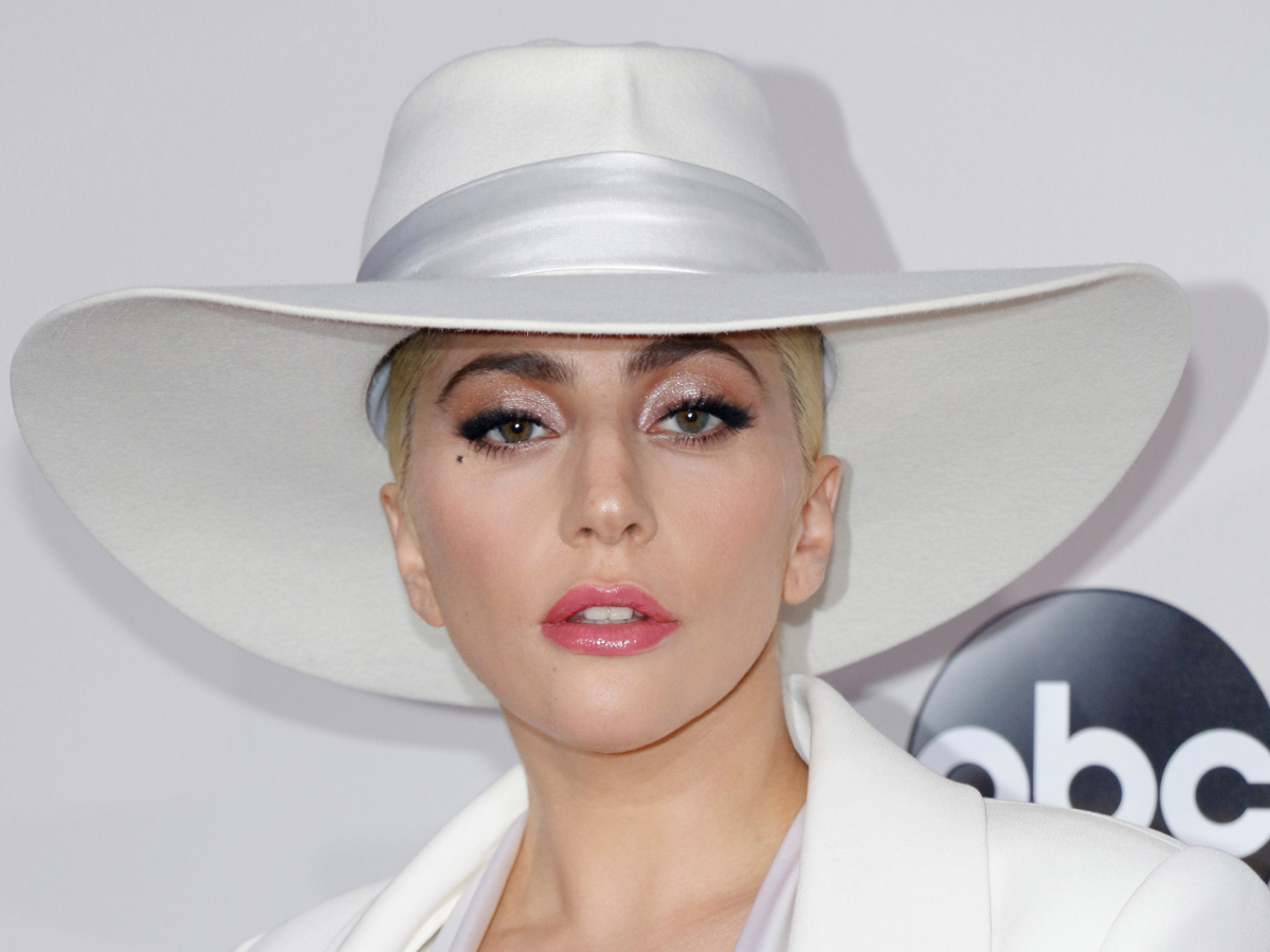 H Lady Gaga κάνει double εξώφυλλο στη Vogue