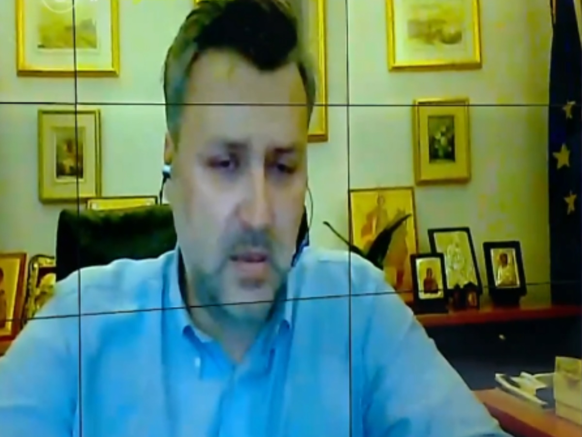 Γιάννης Καλλιάνος: Κατέρρευσε στον αέρα του Live News για τους γονείς του που δίνουν μάχη με τον κορονοϊό