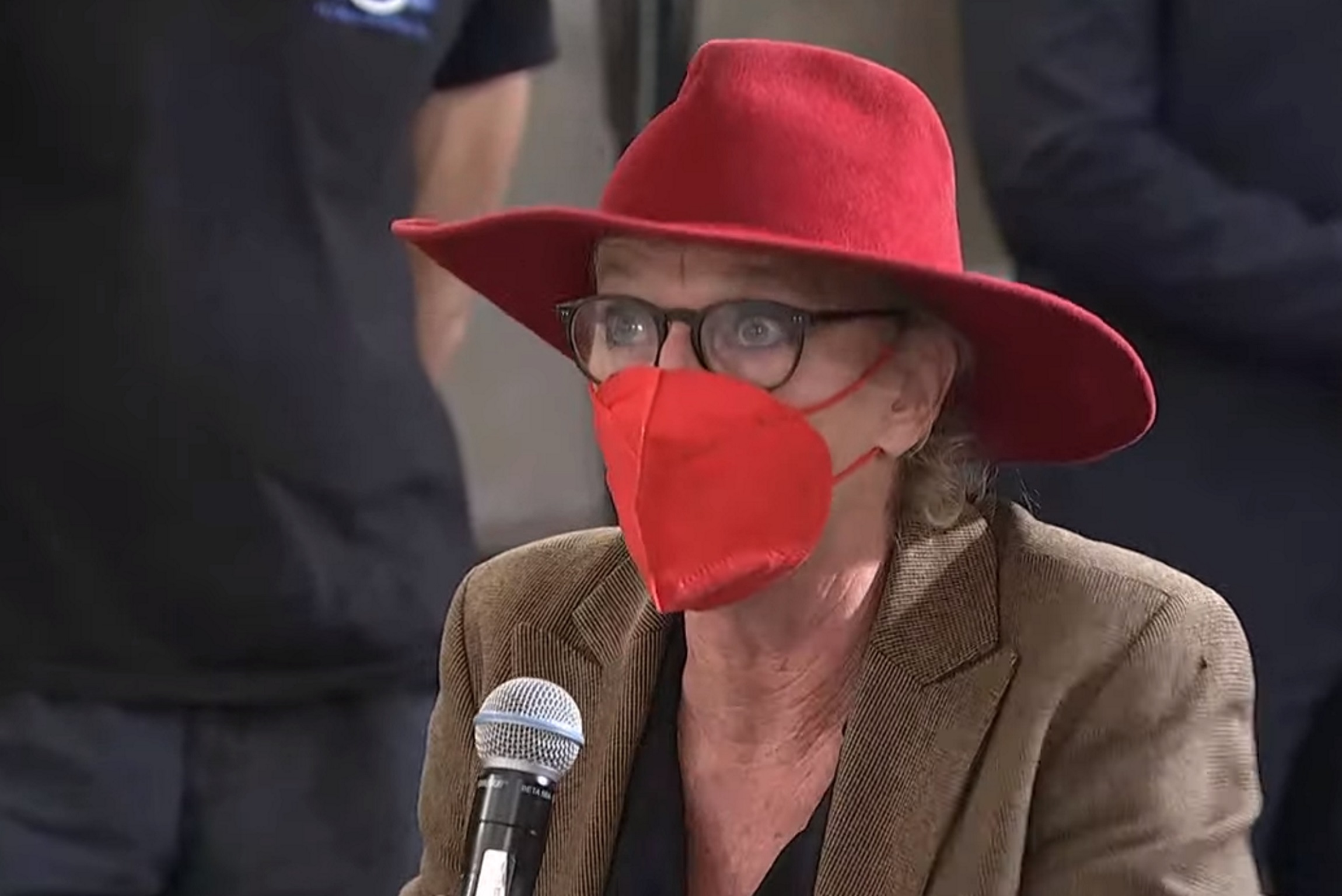 Ετοιμάζεται να φύγει από την Ελλάδα η Ολλανδή δημοσιογράφος: Δέχτηκε επίθεση με πέτρα