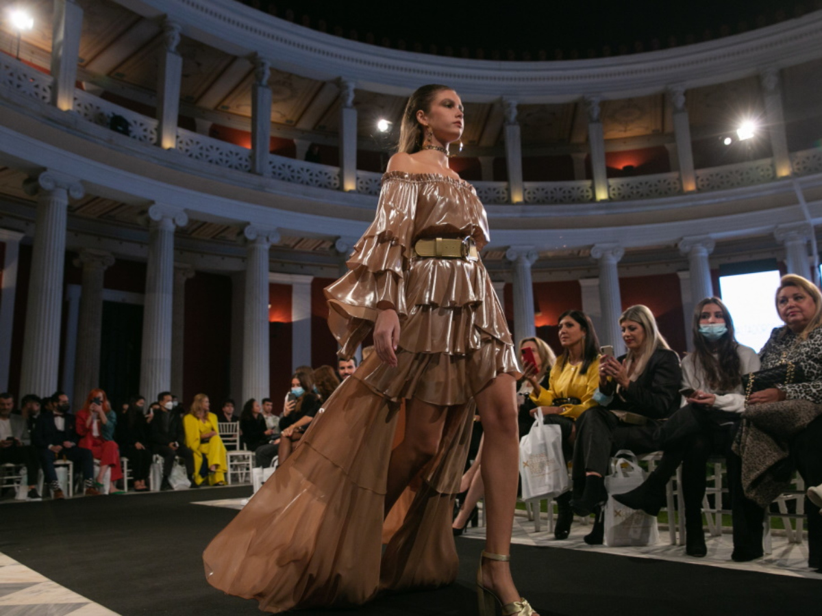 Εντυπωσιακά Fashion Shows και μια εμφάνιση έκπληξη είχε η 2η μέρα της 29ης AXDW!