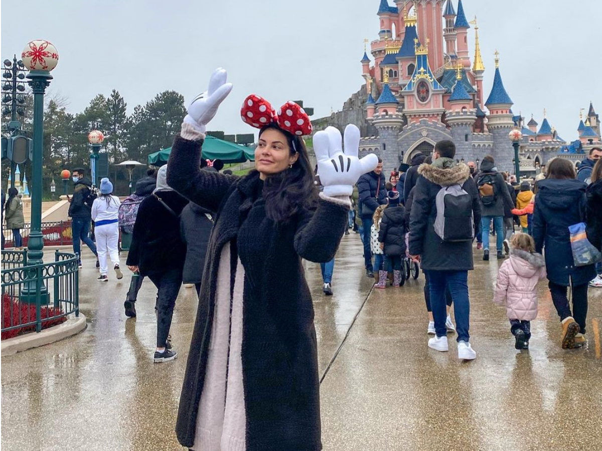 Μαρία Κορινθίου – Γιάννης Αϊβάζης: Παραμυθένια Χριστούγεννα στην Disneyland με την κόρη τους – Βίντεο