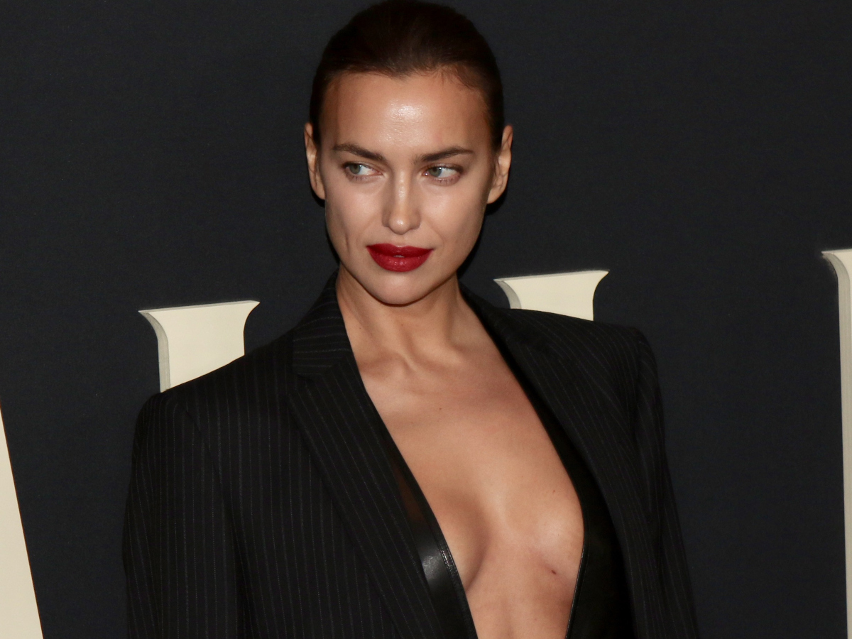 Irina Shayk: Στην πρεμιέρα του πρώην της Bradley Cooper με sexy look