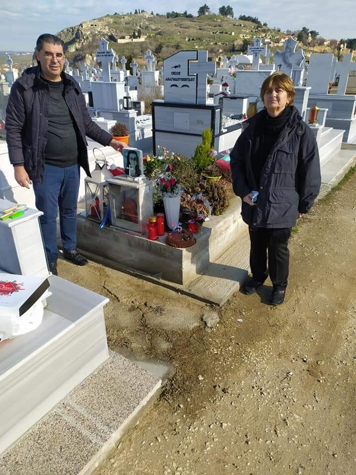 Ελένη Τοπαλούδη – «Ραγίζουν καρδιές» οι γονείς της – Της πήγαν τούρτα γενεθλίων στον τάφο της