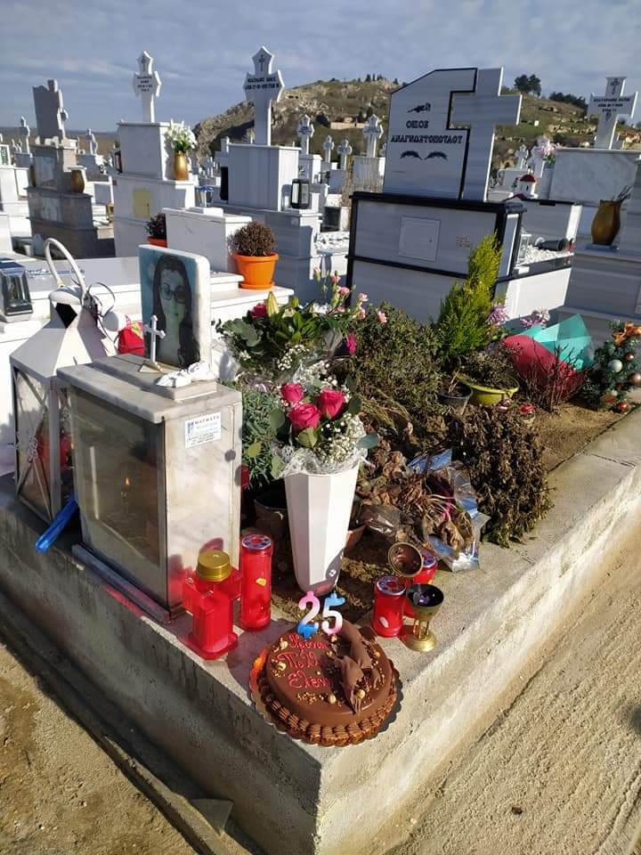 Ελένη Τοπαλούδη – «Ραγίζουν καρδιές» οι γονείς της – Της πήγαν τούρτα γενεθλίων στον τάφο της