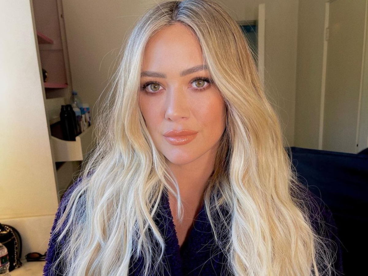 Hilary Duff: Φόρεσε το απόλυτο, χειμωνιάτικο και chic κόκκινο κραγιόν ever