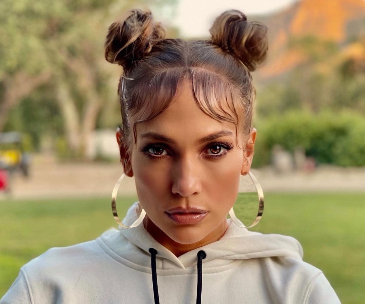 Elevated space buns: Το χαριτωμένο χτένισμα που λατρεύουν οι celebrities