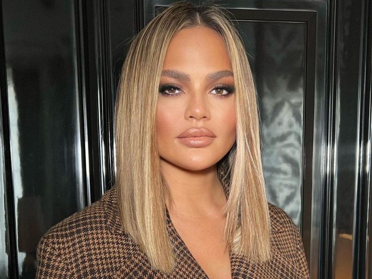 Η εκδοχή της Chrissy Teigen για το no make up look είναι πράγματι πανέξυπνη