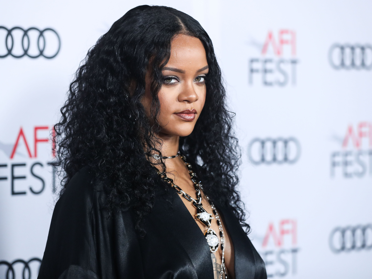 Rihanna: Kόβει την ανάσα το sexy look που θα βάλει του Αγίου Βαλεντίνου