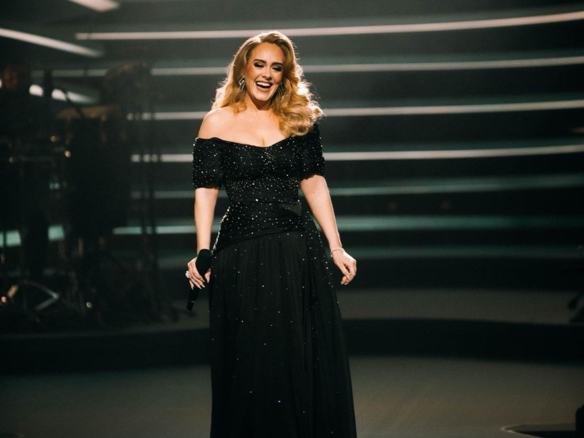 Adele: Με υψηλή ραπτική στο νέο της video clip